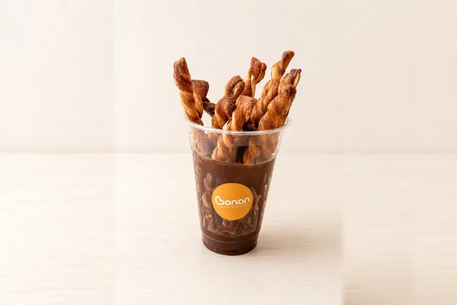 Croissant sticks cup